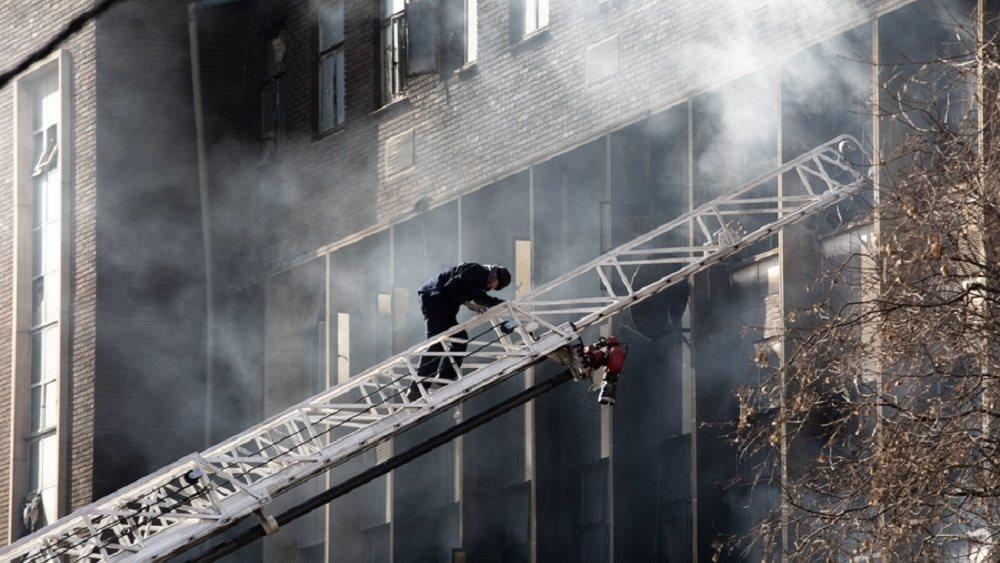 Νότια Αφρική: 12 παιδιά μεταξύ των 74 νεκρών – Δεκάδες οι αγνοούμενοι