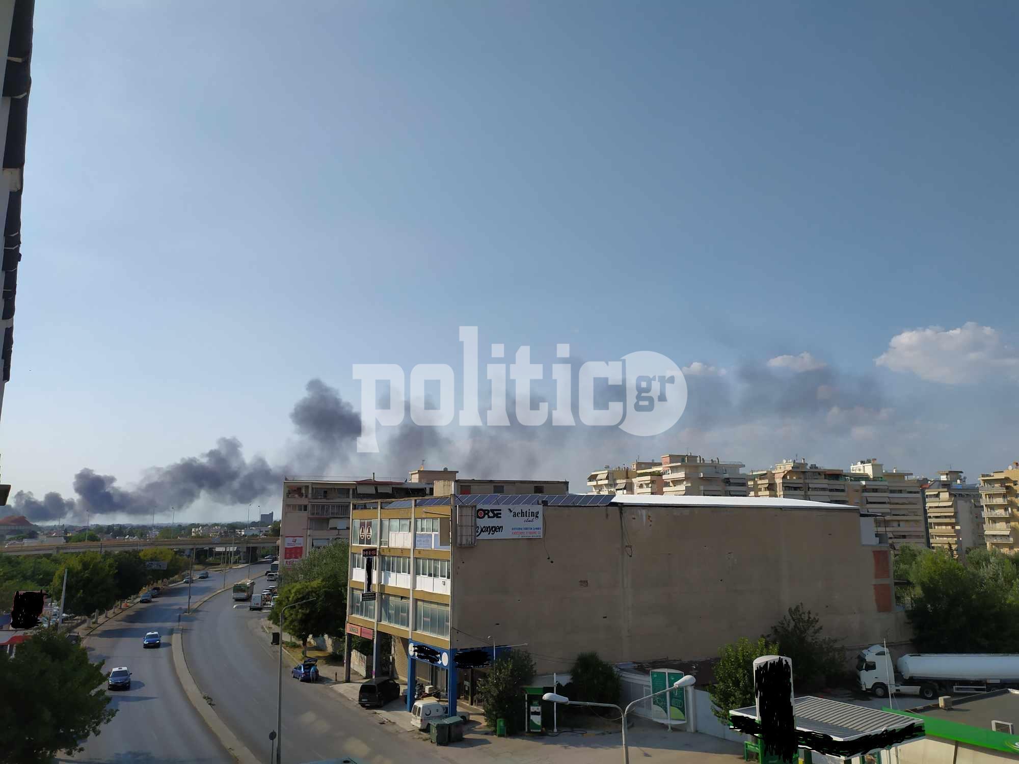 Θεσσαλονίκη: Φωτιά σε αύλειο χώρο επιχείρησης στη Μενεμένη (ΦΩΤΟ)