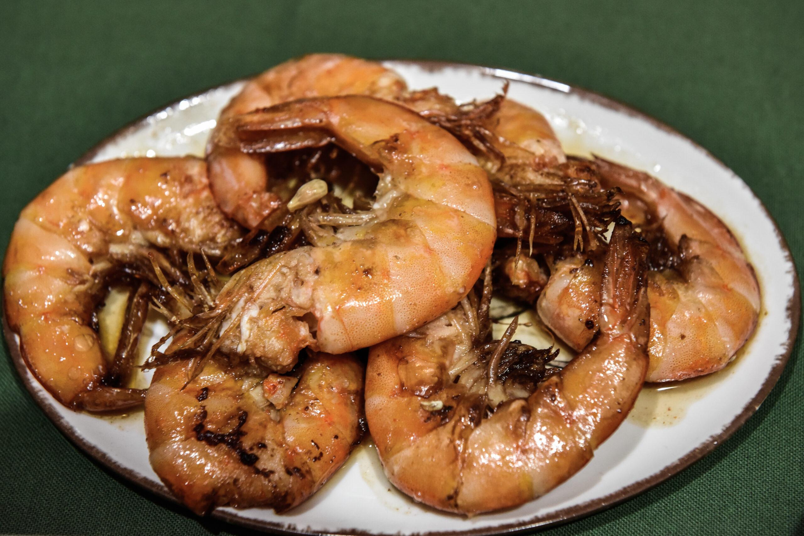 Εστιατόριο στη Μύκονο χρέωσε 711 ευρώ για 4 ποτά, καλαμάρια και γαρίδες – Χαμός στο twitter