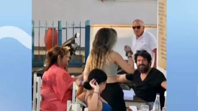 Ο Αλέξης Γεωργούλης με τη Βίκυ Σταυροπούλου για φαγητό στην Κύθνο