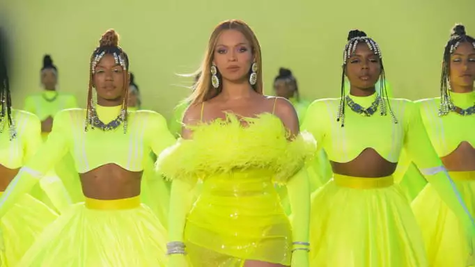 Beyonce: Πλήρωσε 100.000 δολάρια για να λειτουργήσει το μετρό μία ώρα παραπάνω