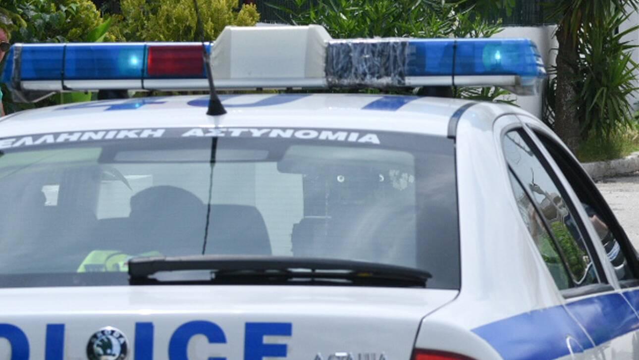 Μύκονος: Τρεις συλλήψεις αστυνομικών – Χρέωναν 12 ευρώ για να φυλάνε βίλες