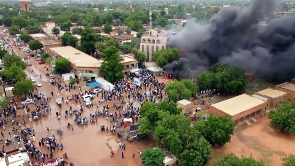Γαλλία: Απομακρύνονται άμεσα οι πολίτες που βρίσκονται στον Νίγηρα μετά το πραξικόπημα