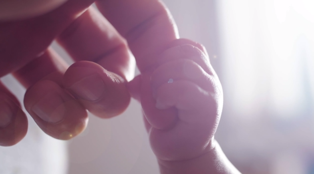 Τραγωδία στην Τήνο: «Εάν δεν ήταν τόσο υποστελεχωμένο το Κέντρο Υγείας…» – Τι είπε ο πατέρας του 3χρονου που πνίγηκε από σταφύλι (vid)