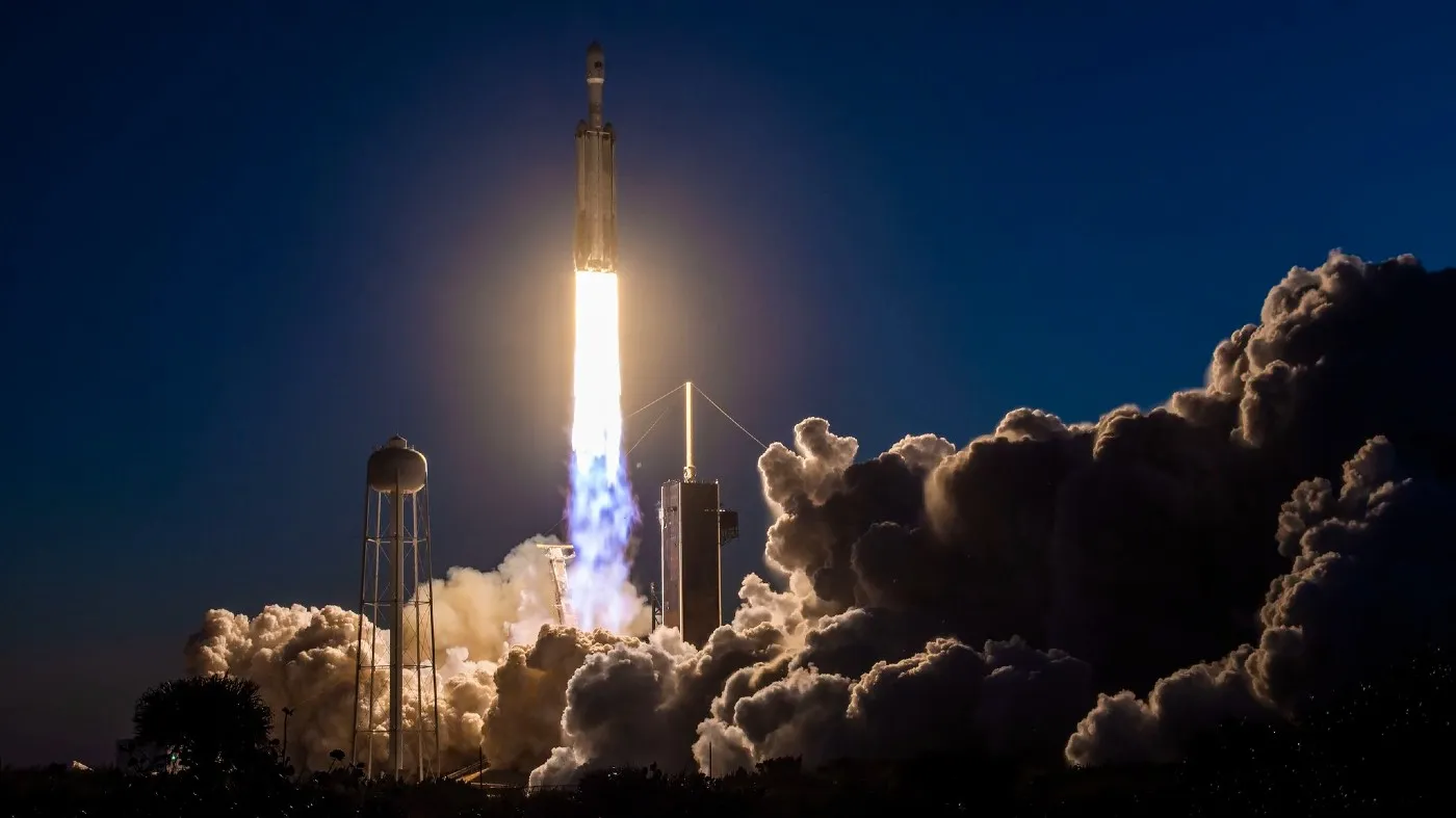 Απογειώθηκε ο πύραυλος Falcon 9 του Έλον Μασκ (ΒΙΝΤΕΟ)