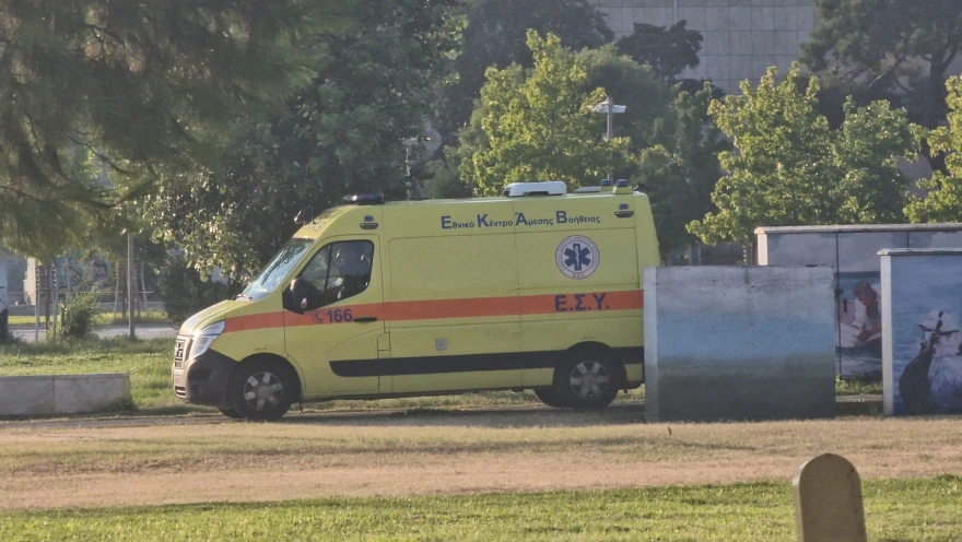 Σοκ στην Θεσσαλονίκη: Νεκρός εντοπίστηκε άνδρας ανάμεσα σε δέντρα στην Νέα Παραλία