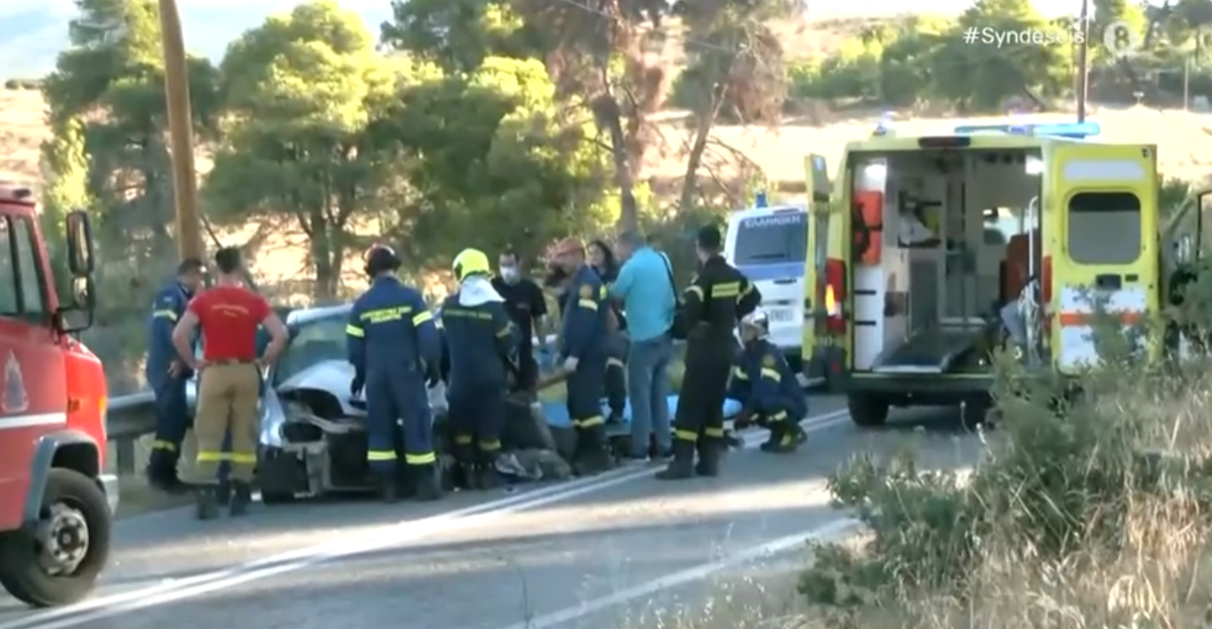 Σοβαρό τροχαίο στη Λεωφόρο Μαραθώνος – Απεγκλωβίστηκε μια γυναίκα