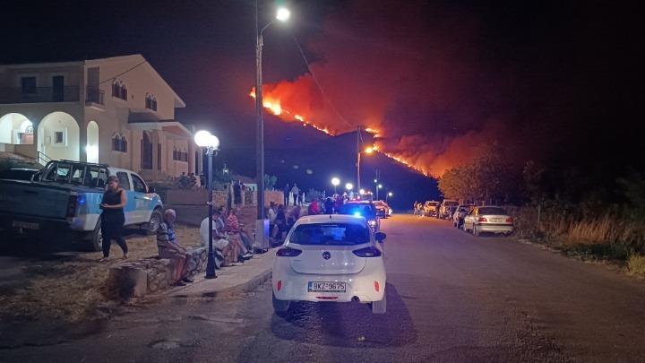 Τηλεφωνική επικοινωνία ανάμεσα στον Γ. Παπανδρέου και τον δήμαρχο του Διστόμου