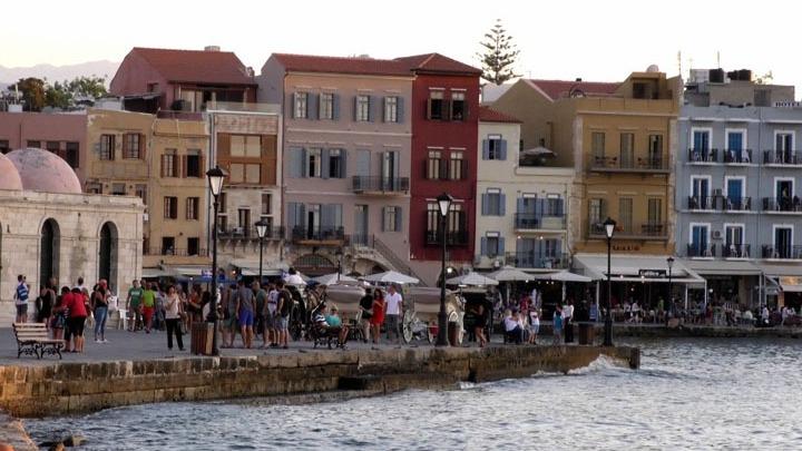 Σύμφωνα με έρευνα, οι τουρίστες που επισκέπτονται τη δυτική Κρήτη είναι υψηλού εισοδηματικού επιπέδου