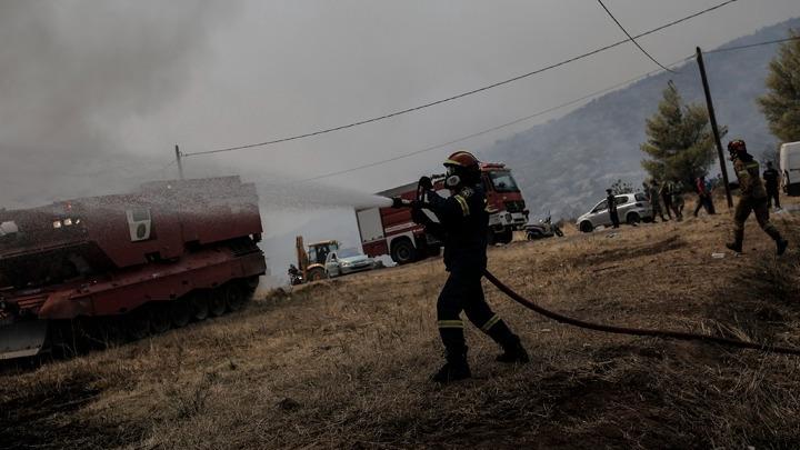 Η κατάσταση της φωτιάς στην Πάρνηθα έχει βελτιωθεί σημαντικά