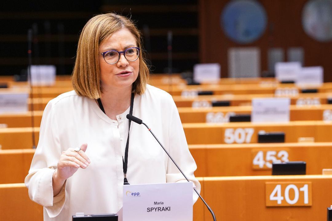 Έρχεται νομοθετική ρύθμιση από την Κομισιόν για την προστασία των ιπποειδών – Απάντηση της Επιτρόπου Στέλλας Κυριακίδου στη Μαρία Σπυράκη