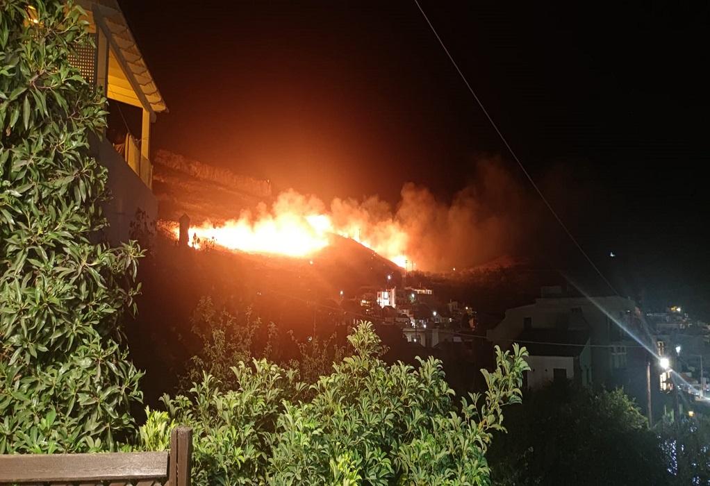 Πυρκαγιά κοντά σε σπίτια στη Τζια
