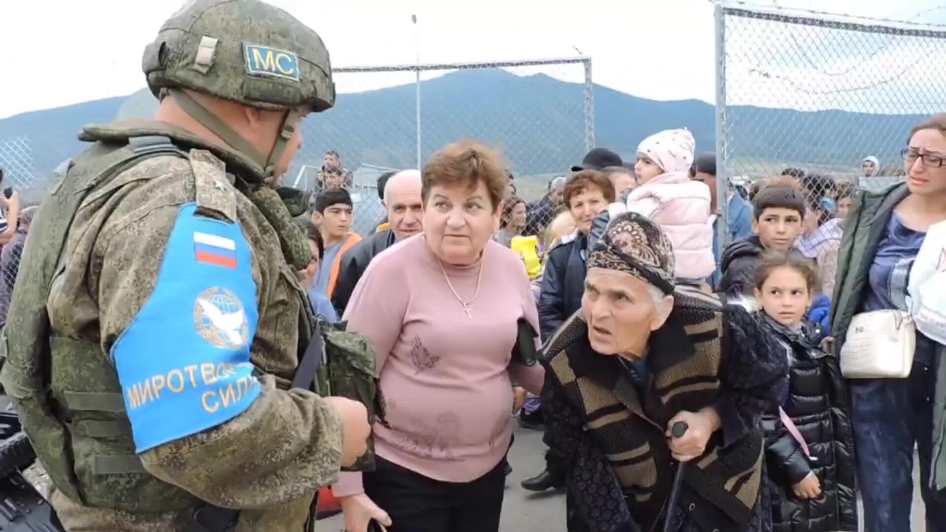 Ναγκόρνο Καραμπάχ: «Ξεριζώνονται» χιλιάδες Αρμένιοι – Συνεχίζεται η αντίσταση κατά των επιθέσεων του Αζερμπαϊτζάν