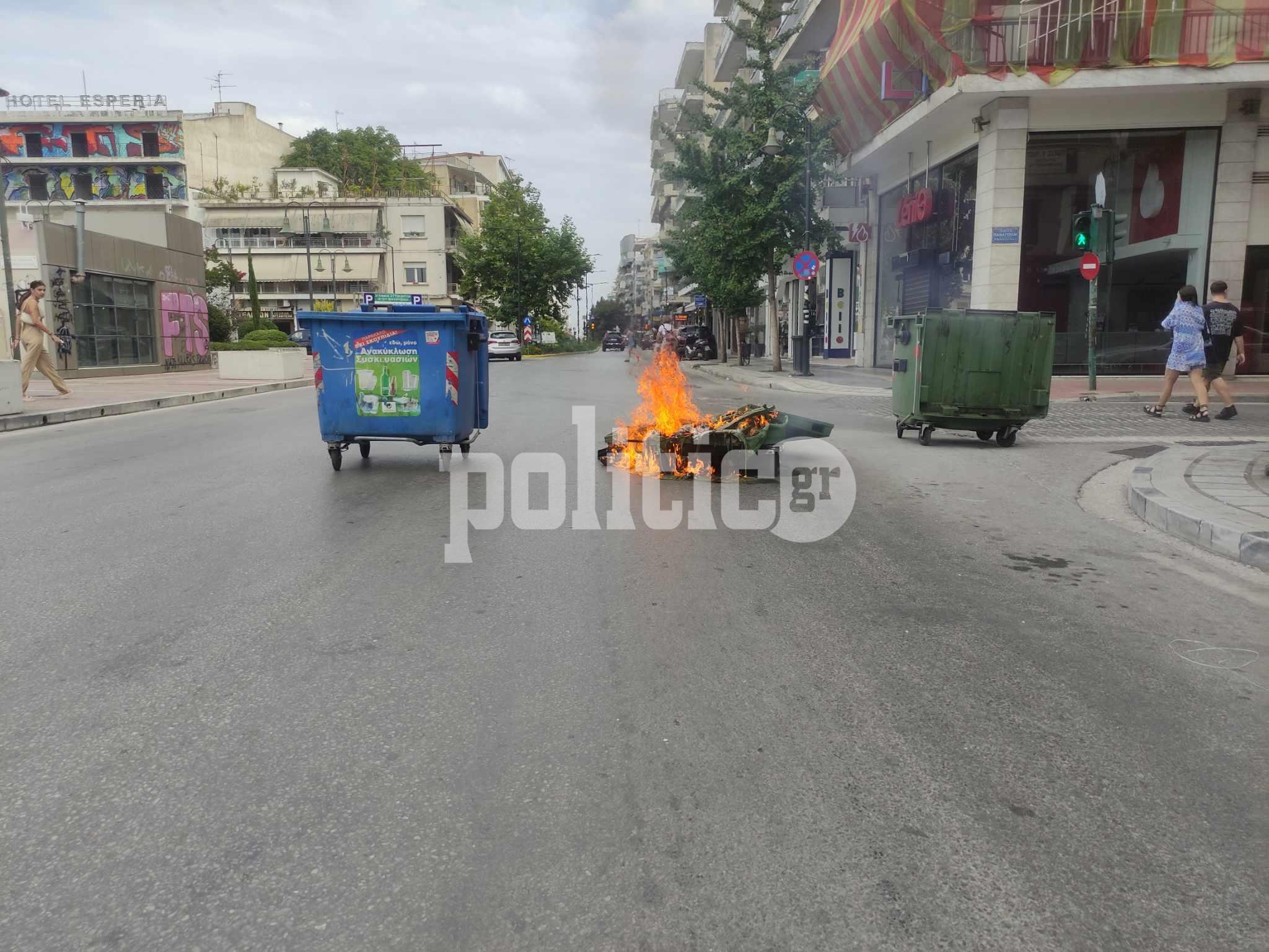 Λάρισα: Επεισόδια στο κέντρο της πόλης – Χημικά και πετροπόλεμος σε πορεία για τις πλημμύρες (ΦΩΤΟ & ΒΙΝΤΕΟ)