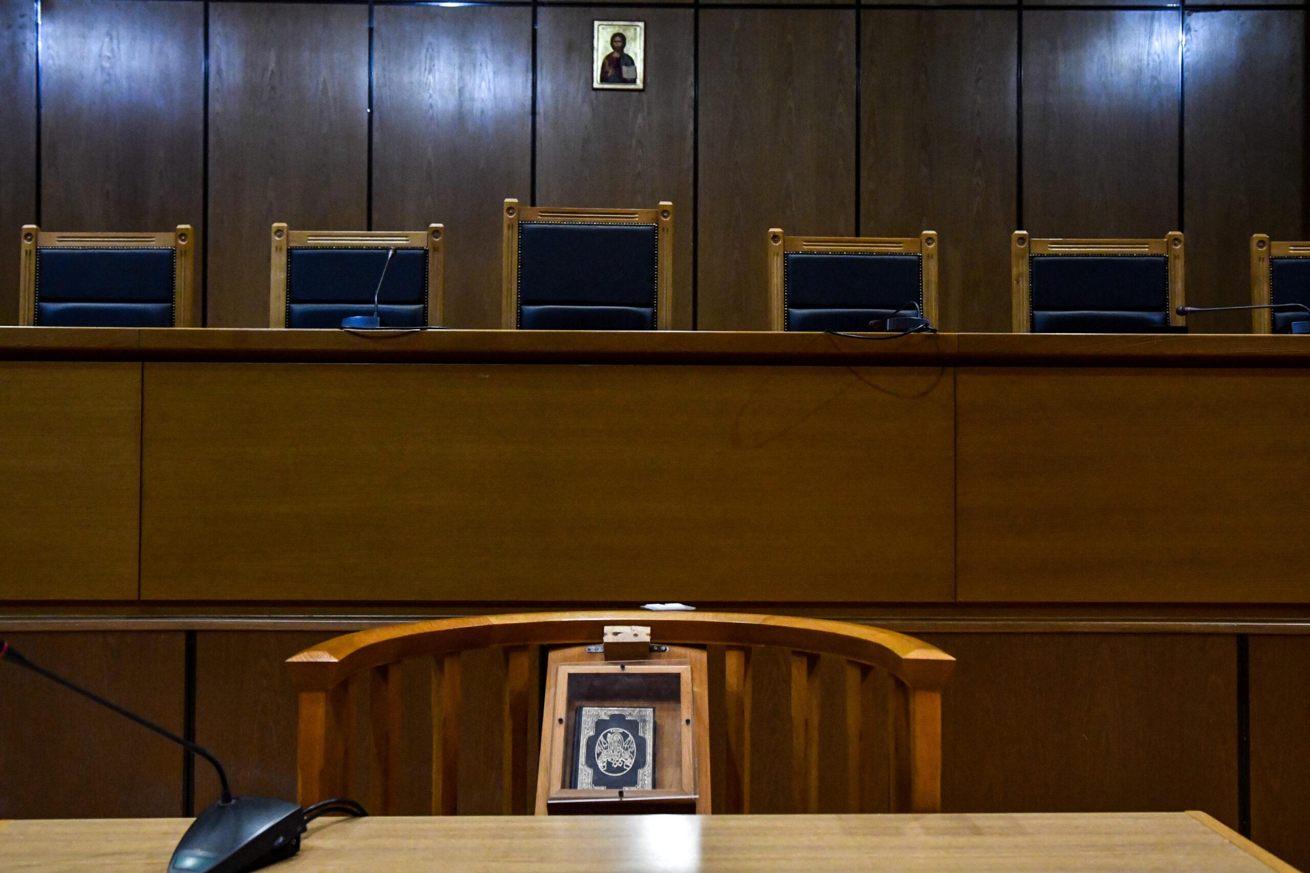 Θεσσαλονίκη: Φυλάκιση με αναστολή για τον ψυχίατρο που καταδίωξε με ΙΧ τη σύζυγό του και τα παιδιά τους