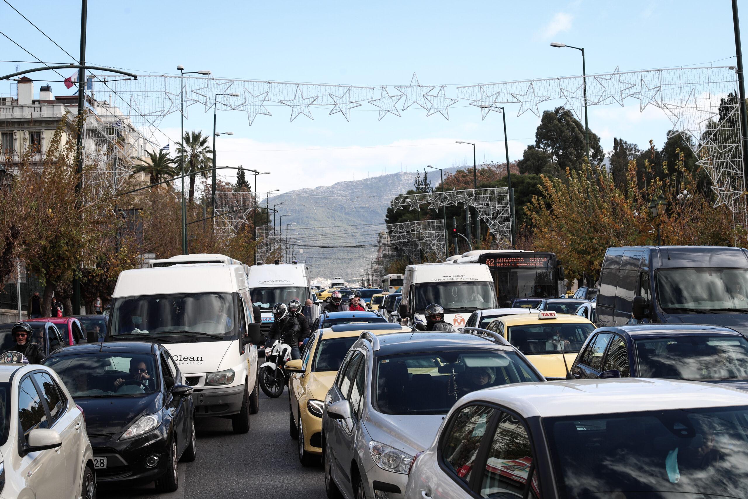 Αττική: Παρέλυσαν οι δρόμοι λόγω της κακοκαιρίας – Σημειωτόν τα ΙΧ στον Κηφισό
