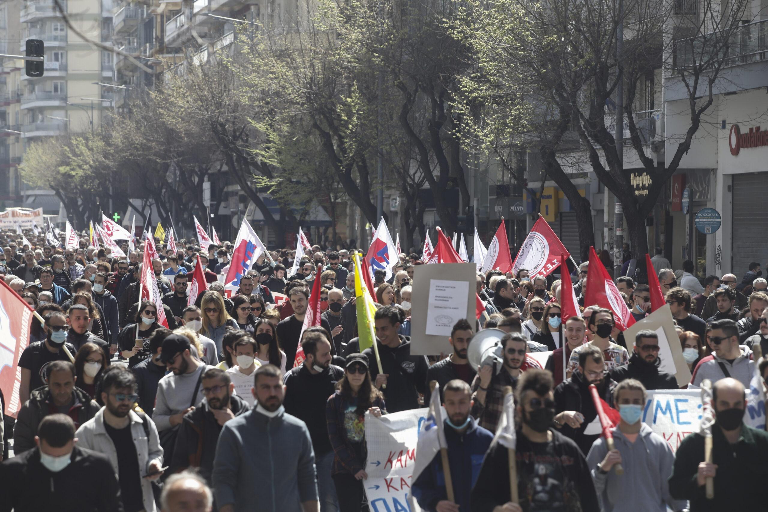 Πανελλαδική απεργία την Πέμπτη 21 Σεπτεμβρίου: Αυτοί οι κλάδοι θα βάλουν λουκέτο για το εργασιακό νομοσχέδιο