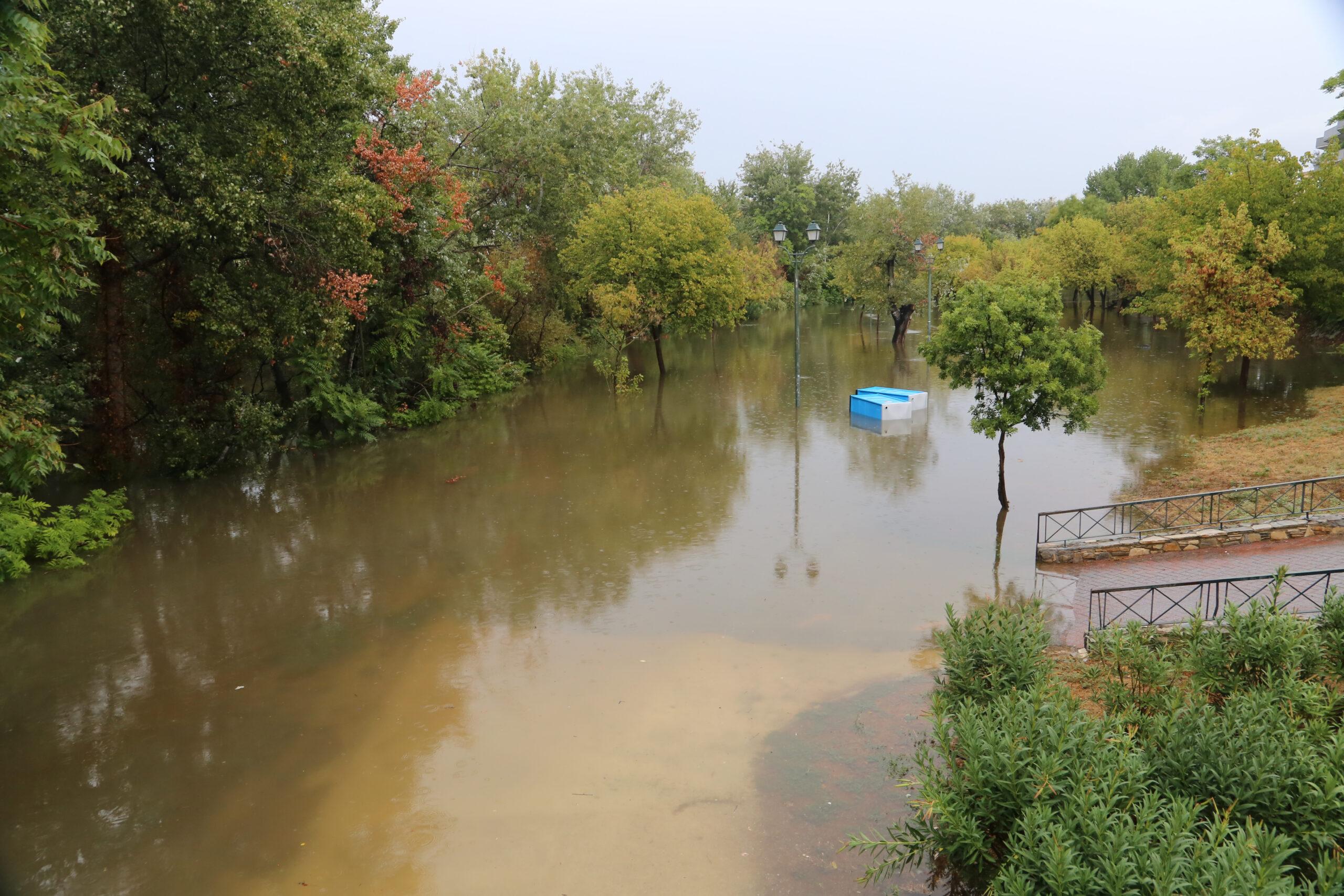 Εκκενώνονται χωριά στον Τύρναβο – Έσπασε ανάχωμα του Πηνειού