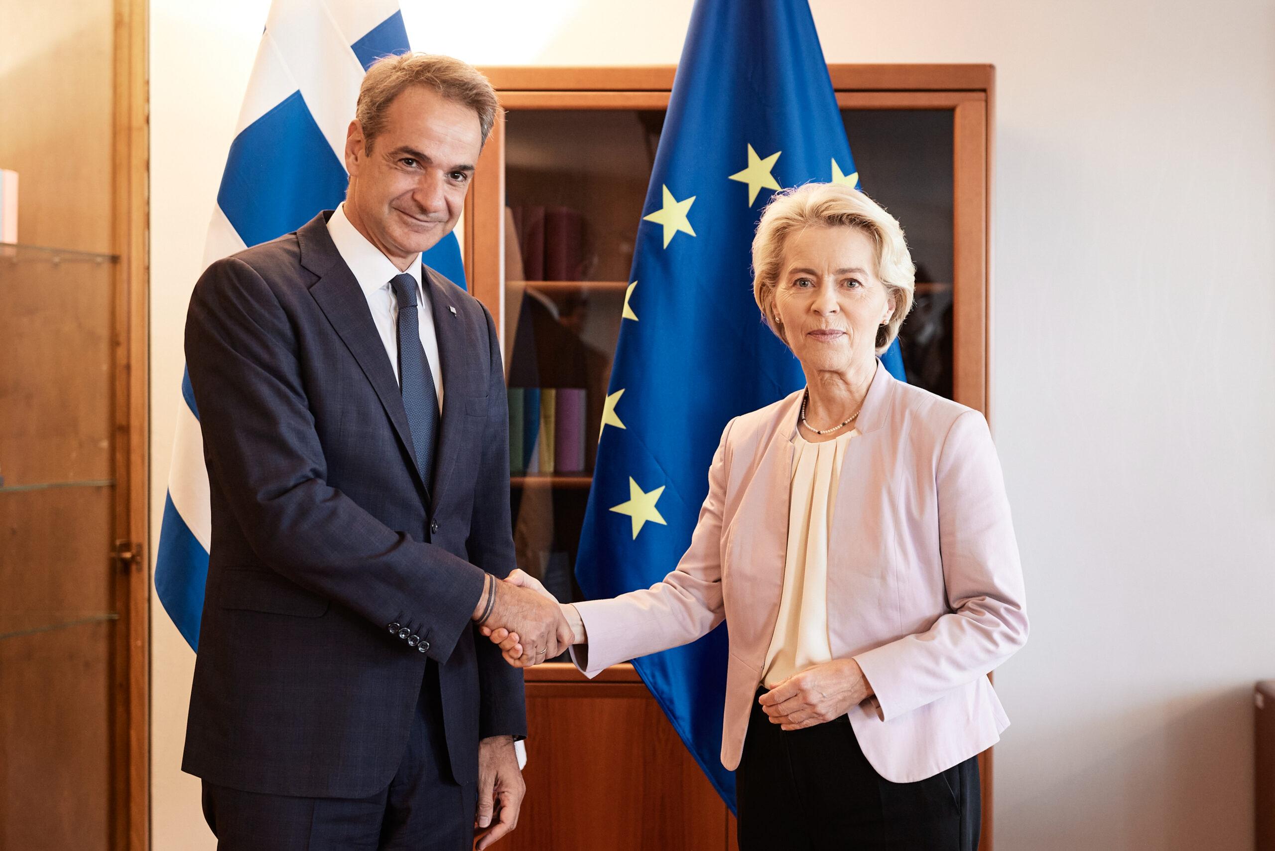 Μητσοτάκης: Ξανά στο προσκήνιο για τη θέση της Ούρσουλα φον ντερ Λάιεν, σύμφωνα με τον Economist