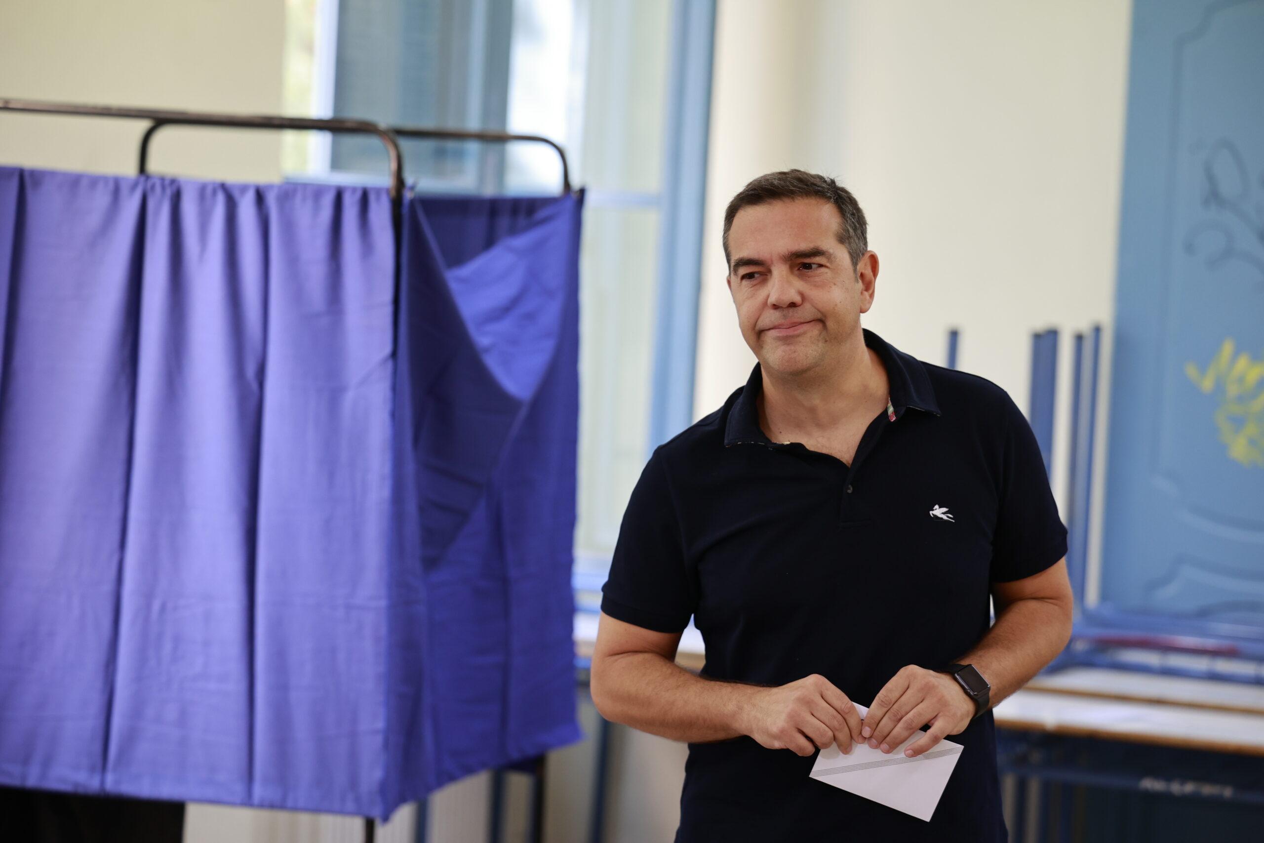 Εκλογές ΣΥΡΙΖΑ: Ψήφισε στην Καισαριανή ο Αλέξης Τσίπρας