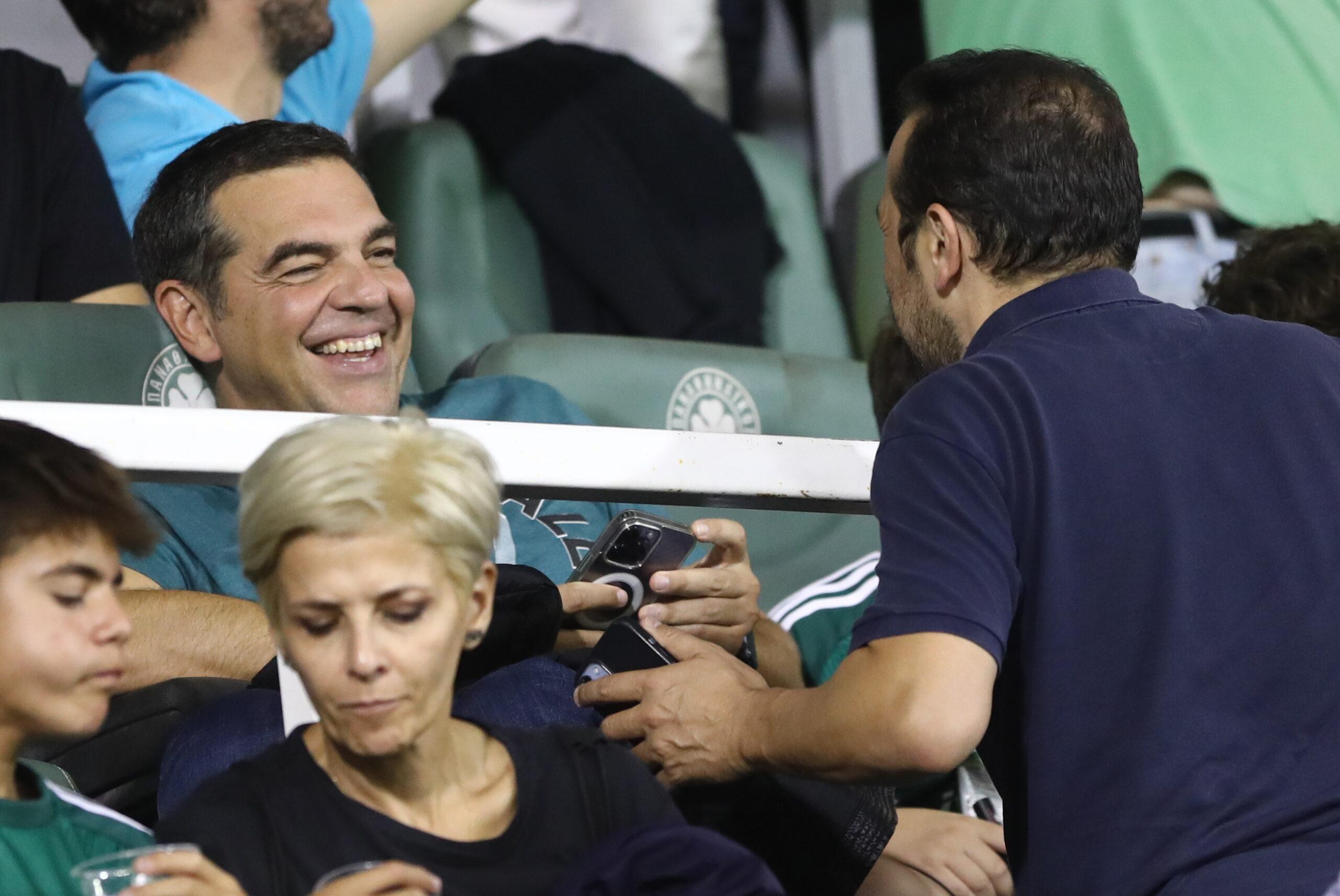 Ο Αλέξης Τσίπρας παρακολούθησε το ντέρμπι Παναθηναϊκός – ΑΕΚ