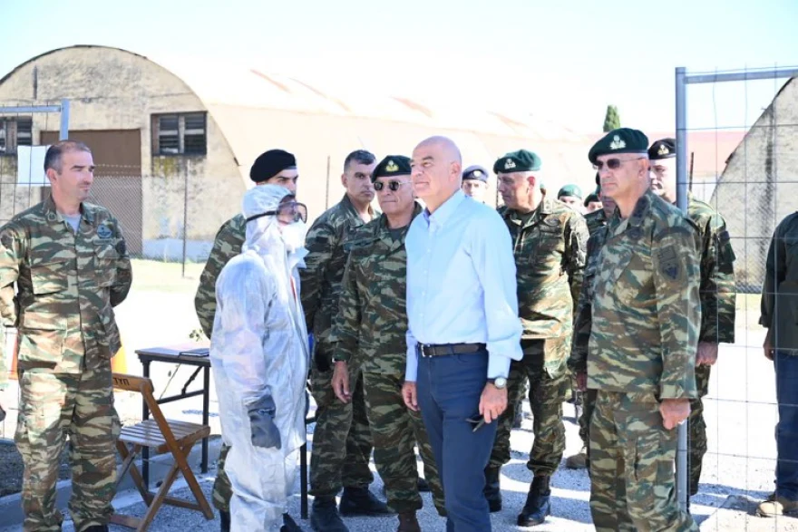 Στην 32η Ταξιαρχία Πεζοναυτών στον Βόλο Δένδιας και Φλώρος