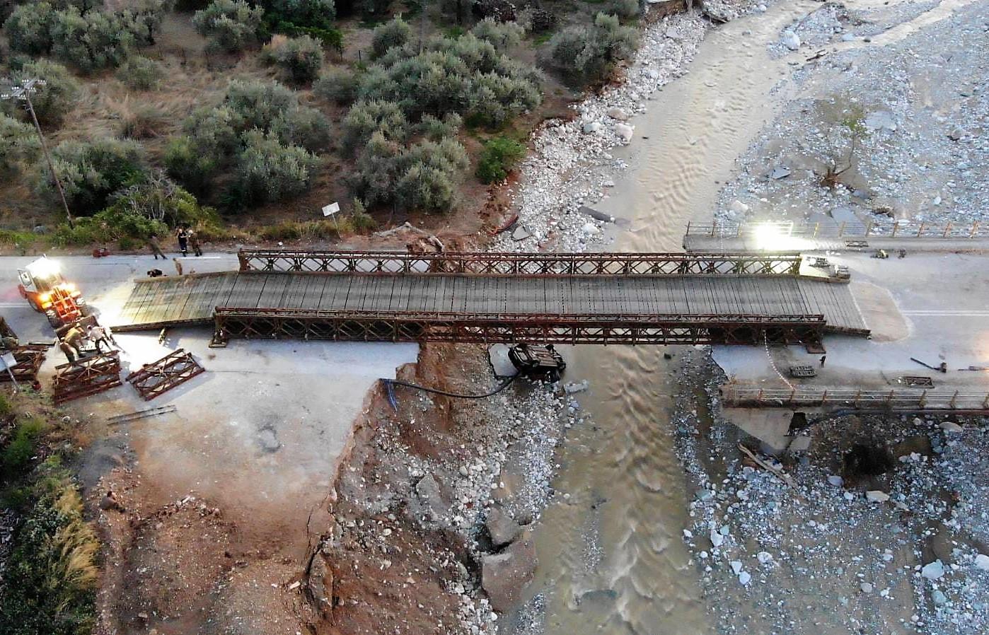 Πήλιο – «Ρεκόρ»: Έτοιμη μέσα σε 30 ώρες η γέφυρα που έστησε ο στρατός