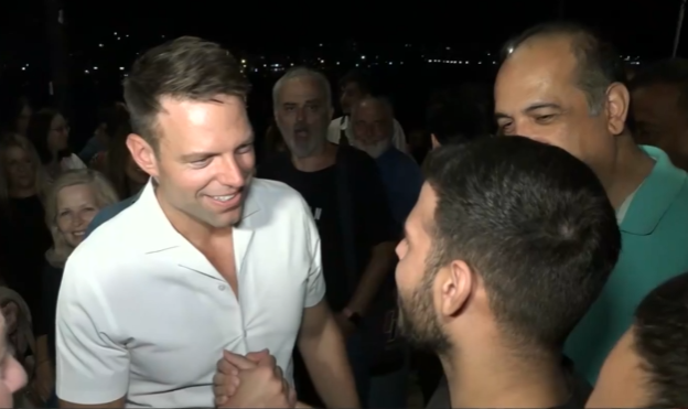 Στέφανος Κασσελάκης: Στη Χαλκίδα περιόδευσε συνοδευόμενος από τον σύντροφό του