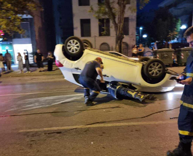 Θεσσαλονίκη: Αναποδογύρισε αυτοκίνητο μετά από σύγκρουση στην Καλαμαριά