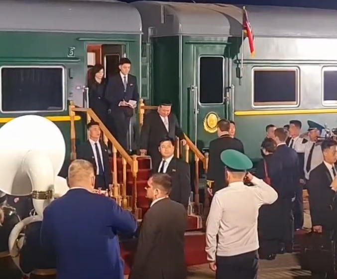 Με το θωρακισμένο τρένο του έφτασε ο Κιμ Γιονγκ Ουν στη Ρωσία – Οι συζητήσεις που θα ακολουθήσουν