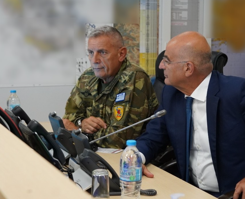 Στο Εθνικό Κέντρο Επιχειρήσεων ο Δένδιας για να ενημερωθεί για τις επιχειρήσεις των Ενόπλων Δυνάμεων