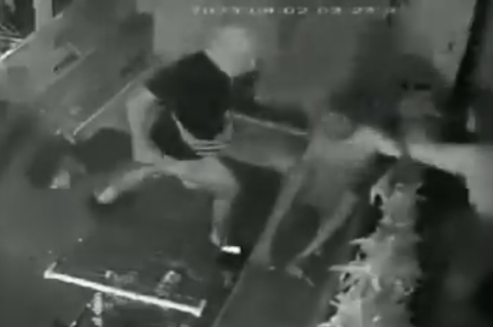 Οργή στη Λεμεσό: Άστεγος δέχτηκε επίθεση ενώ κοιμόταν (vid)