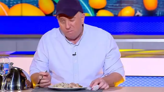 Μαμά – Ο Έκτορας Μποτρίνι «κατακρεούργησε» το πιάτο: «Σαν να καταπίνεις μια χούφτα ούπα»