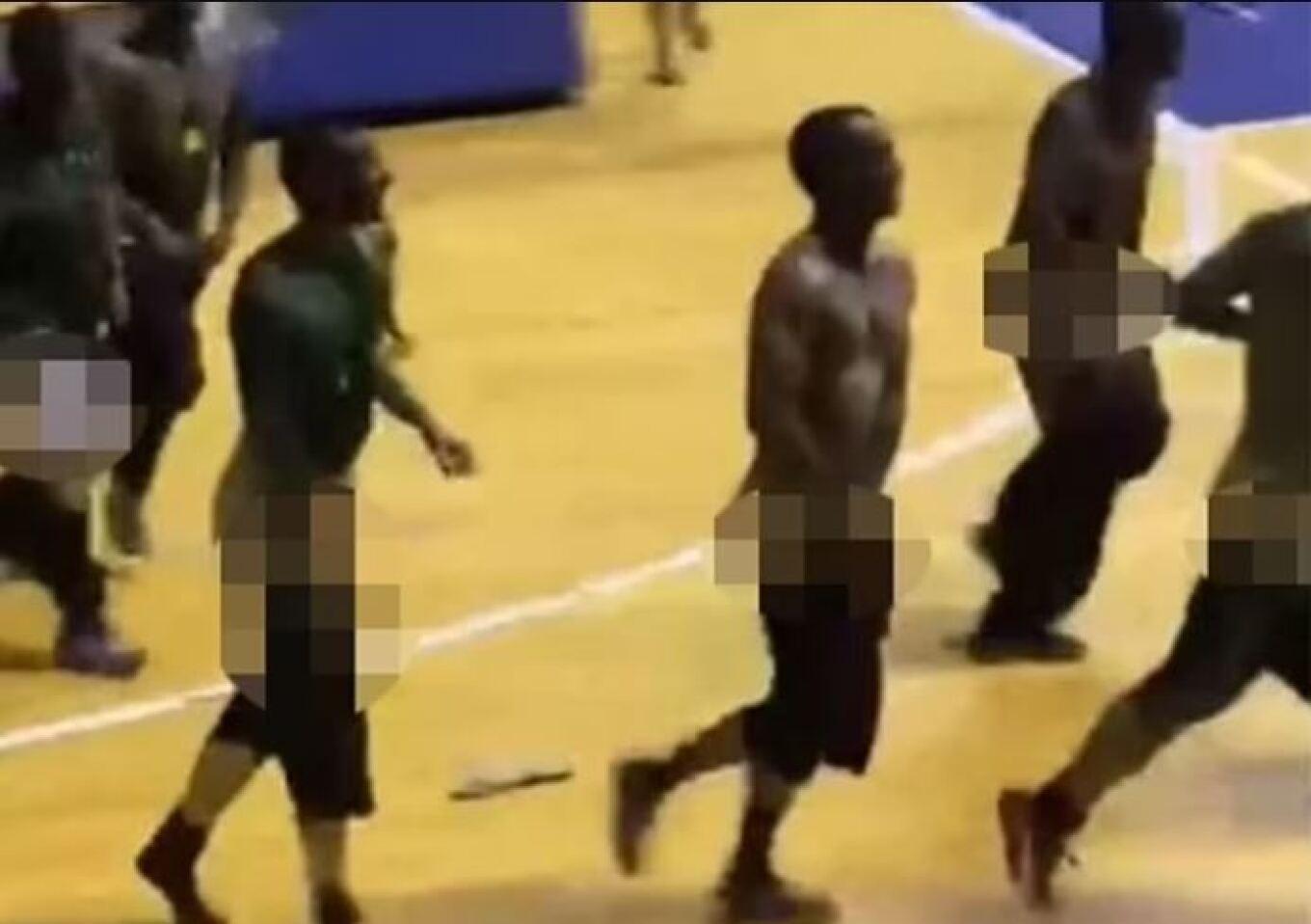 Βραζιλία: Φοιτητές αυνανίστηκαν στο γήπεδο για να πανηγυρίσουν νίκη γυναικείας ομάδας βόλεϊ