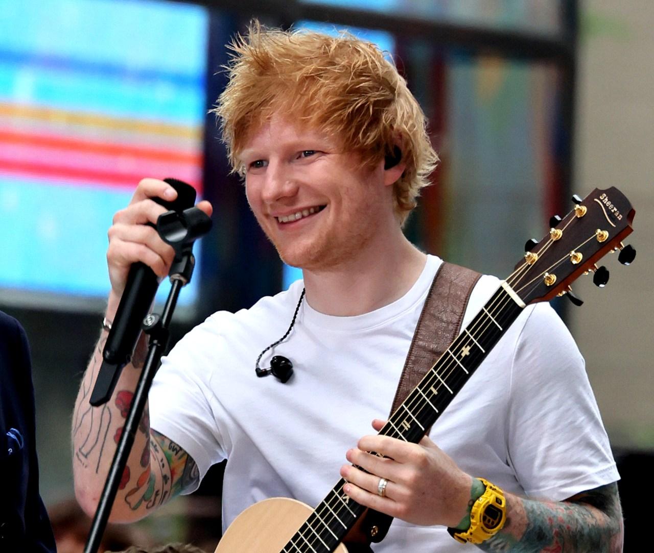Ο Ed Sheeran αφιέρωσε το νέο του τραγούδι στην Κόρτνεϊ Κοξ – Το εμπνεύστηκε από τα φιλαράκια (ΒΙΝΤΕΟ)