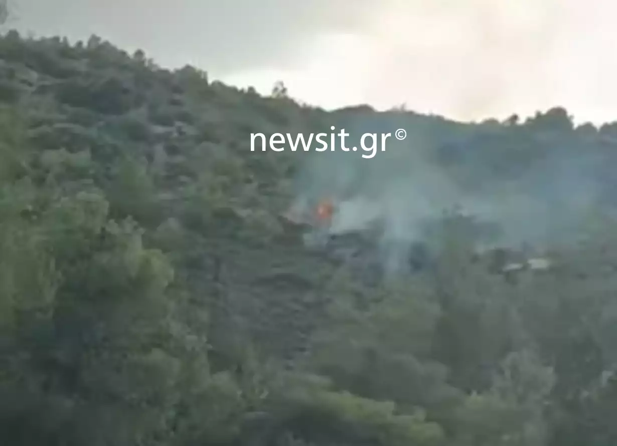 Αττική: Φωτιά στον Υμηττό κοντά στο στρατόπεδο Σακέτα – Ισχυρές δυνάμεις στο σημείο