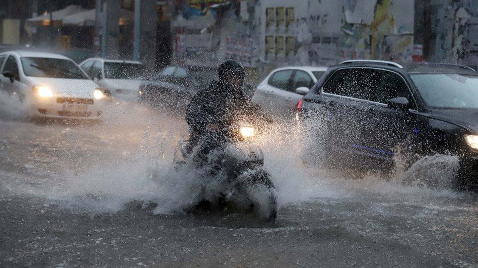 Κακοκαιρία σε όλη τη χώρα την Κυριακή, λέει ο Κολυδάς