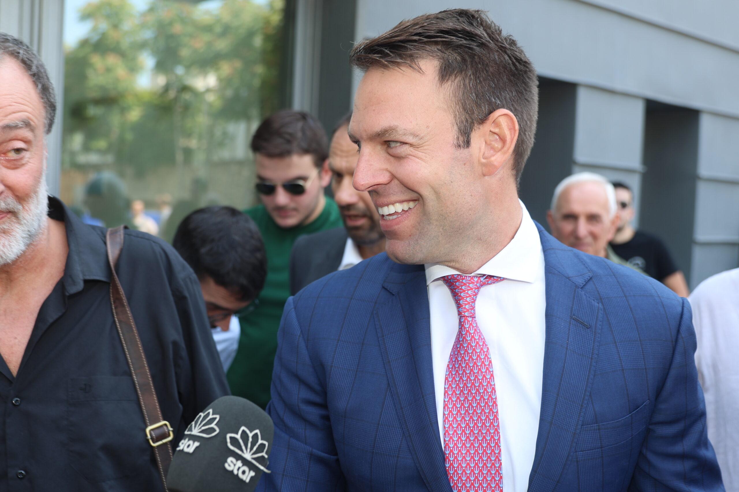 Στέφανος Κασσελάκης: Απολύθηκε από την Goldman Sachs; – Τι απαντά