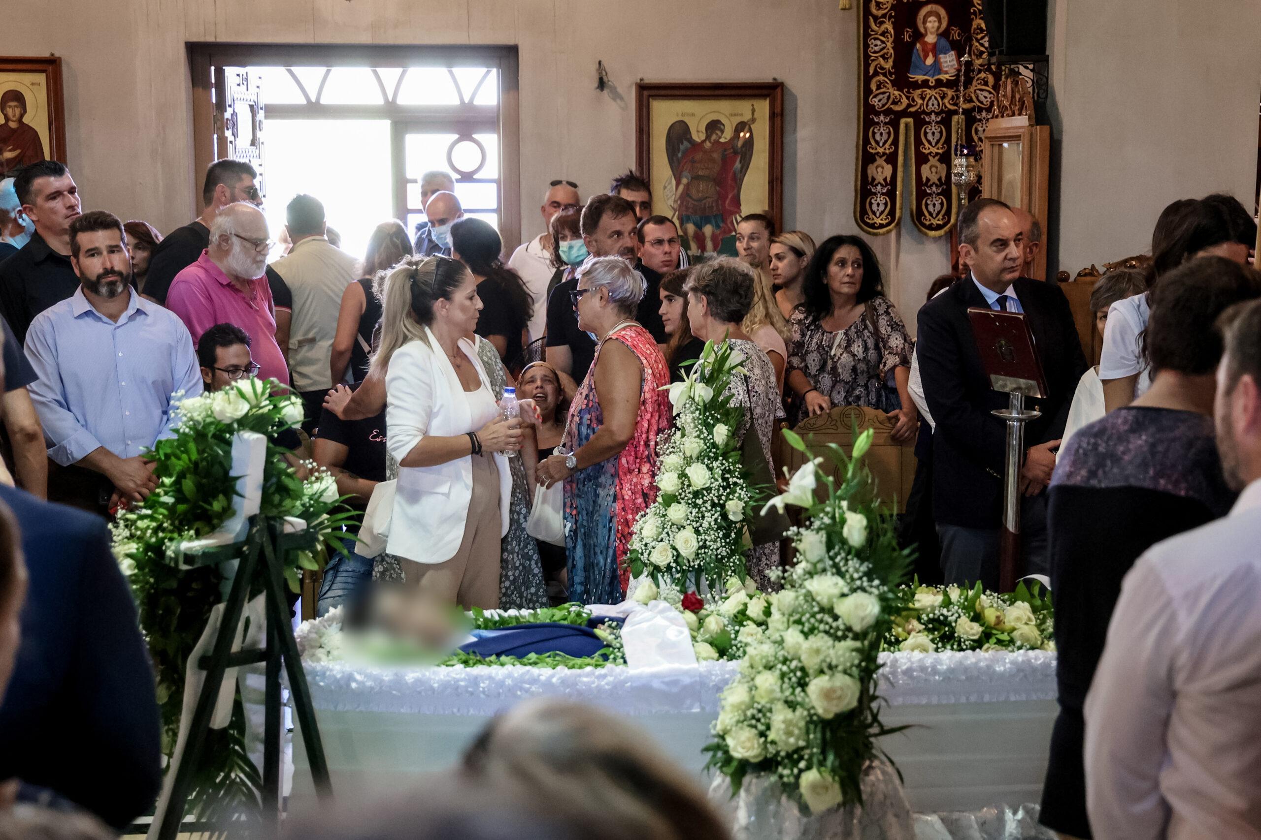 Κρήτη: Θρήνος στην κηδεία του 36χρονου Αντώνη Καργιώτη (ΒΙΝΤΕΟ & ΦΩΤΟ)
