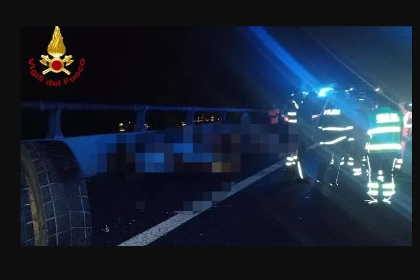 Ιταλία: Δύο νεκροί και 25 τραυματίες από τροχαίο με λεωφορείο που μετέφερε μετανάστες