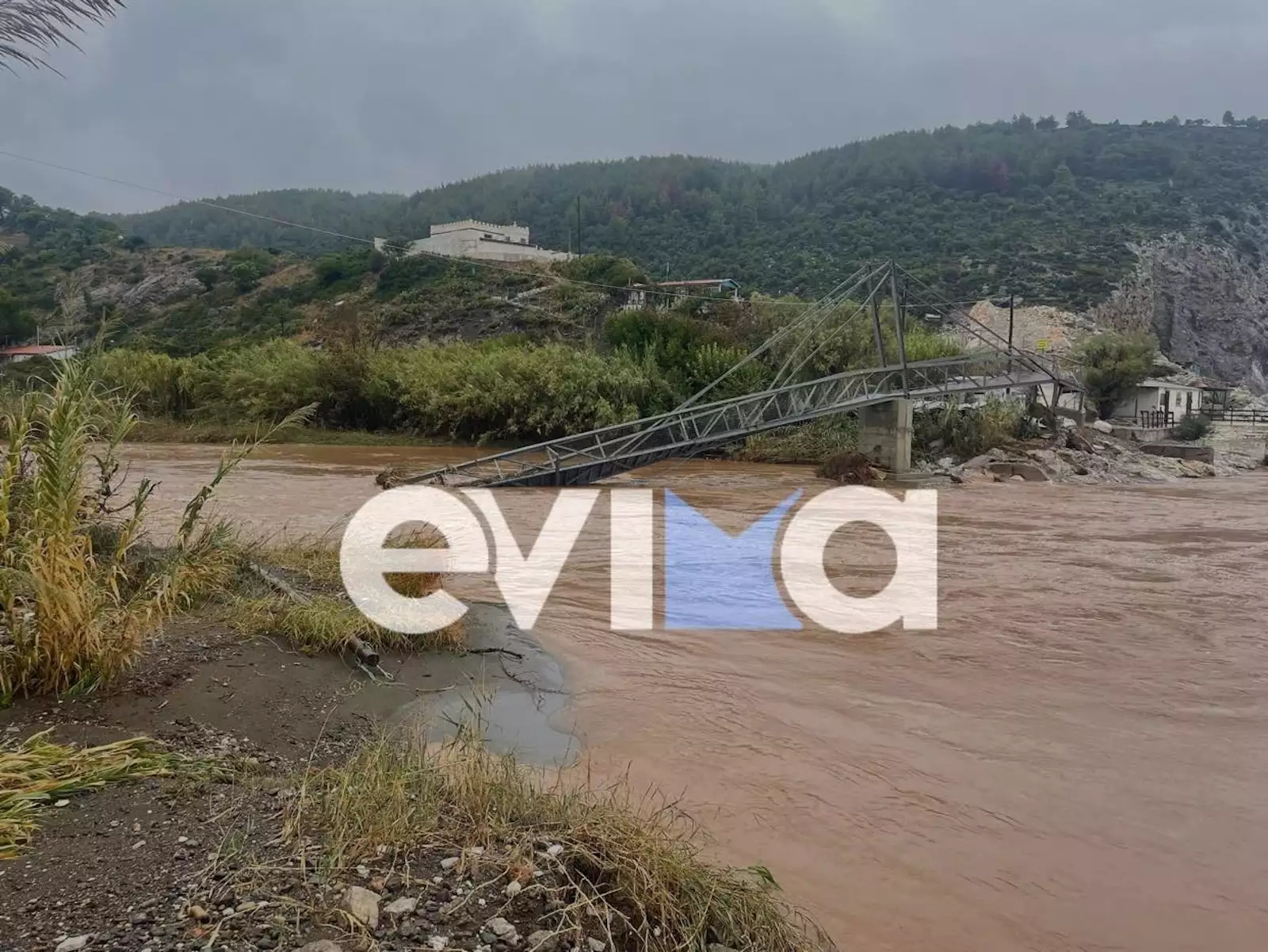 Εύβοια – Μαντούδι: Έπεσε γέφυρα και κόπηκε ο δρόμος για το λιμάνι λόγω της κακοκαιρίας Elias (ΒΙΝΤΕΟ)