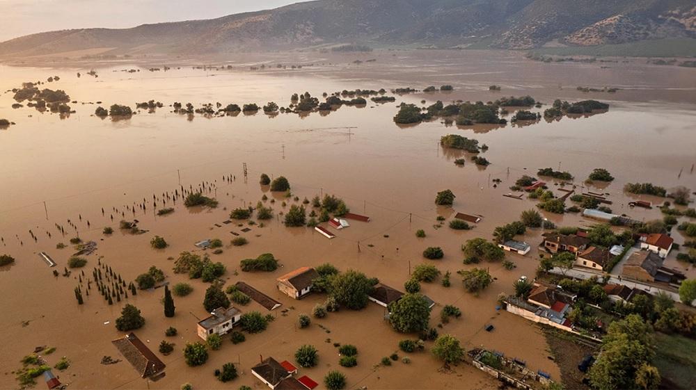 Σε τραγική κατάσταση παραμένει η Θεσσαλία – Στους δρόμους παραμένουν ακόμη άταφα νεκρά ζώα