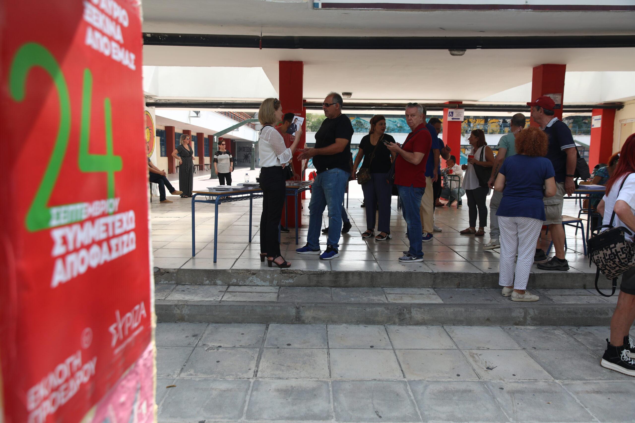 Εκλογές ΣΥΡΙΖΑ: Μεγάλη η συμμετοχή στα εκλογικά κέντρα – Ψηφίζουν 280 μέλη το λεπτό