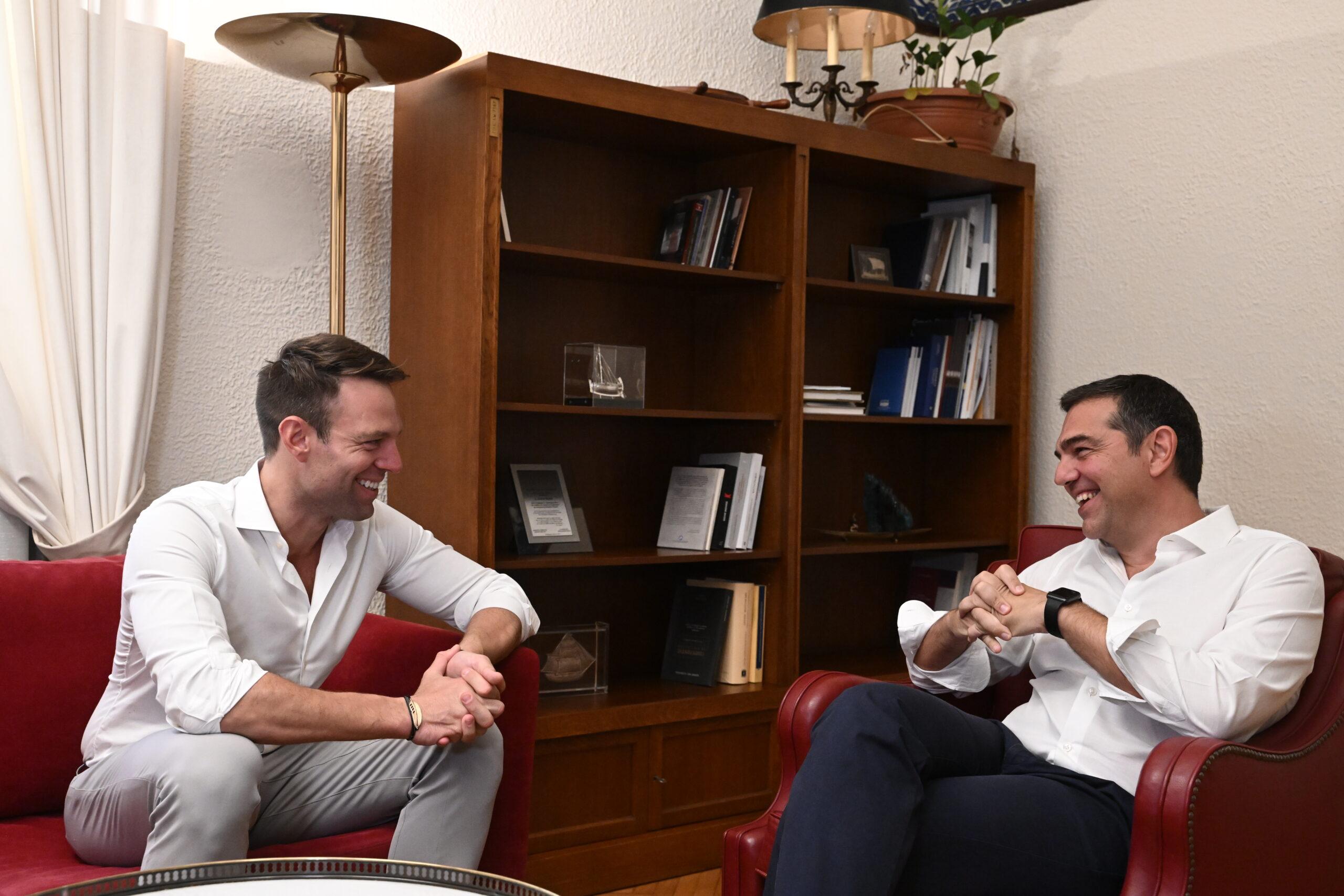 Σε εξέλιξη η συνάντηση του Στέφανου Κασσελάκη και του Αλέξη Τσίπρα