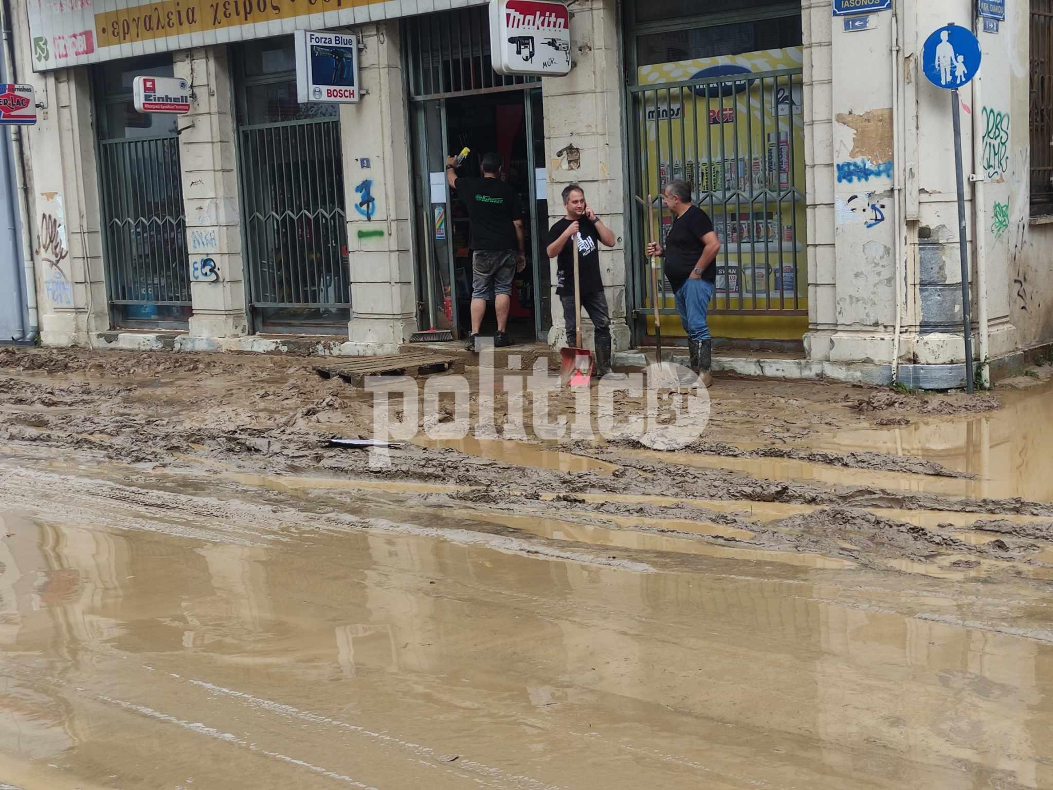 Χαμός στα συνεργεία του Βόλου – Ουρές από αυτοκίνητα που έχουν υποστεί ζημιές