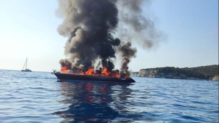 Πόρτο Χέλι: Φωτιά σε ιστιοφόρο σκάφος – Καλά στην υγεία τους οι επτά επιβαίνοντες