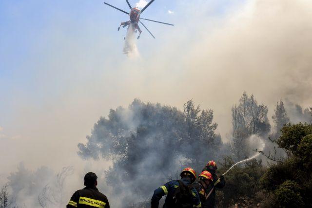 Φωτιά στην Κόρινθο: Επιχειρούν επίγεια και εναέρια μέσα