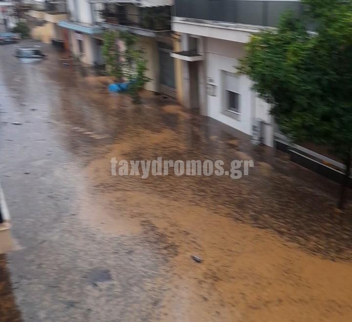Βόλος: Επιχείρηση για τον απεγκλωβισμό 50 κατοίκων από το Παλιό Λιμεναρχείο