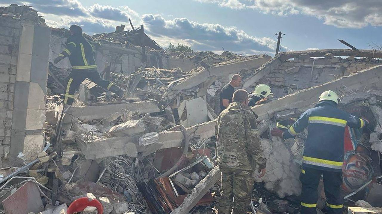 Ουκρανία: Στους 51 ανέρχονται οι νεκροί από το ρωσικό πλήγμα στο χωριό Χρόζα