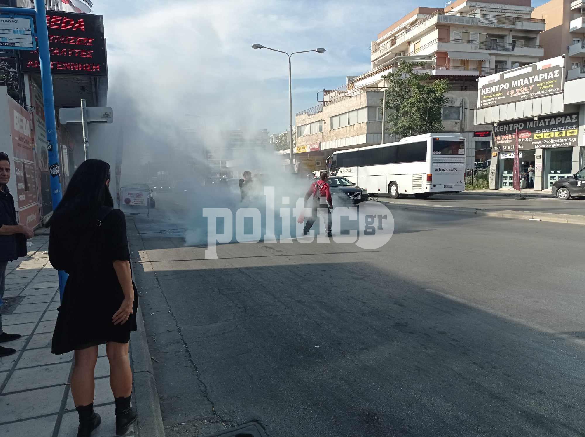 Θεσσαλονίκη: Στις φλόγες ΙΧ στη Μοναστηρίου (ΒΊΝΤΕΟ & ΦΩΤΟ)